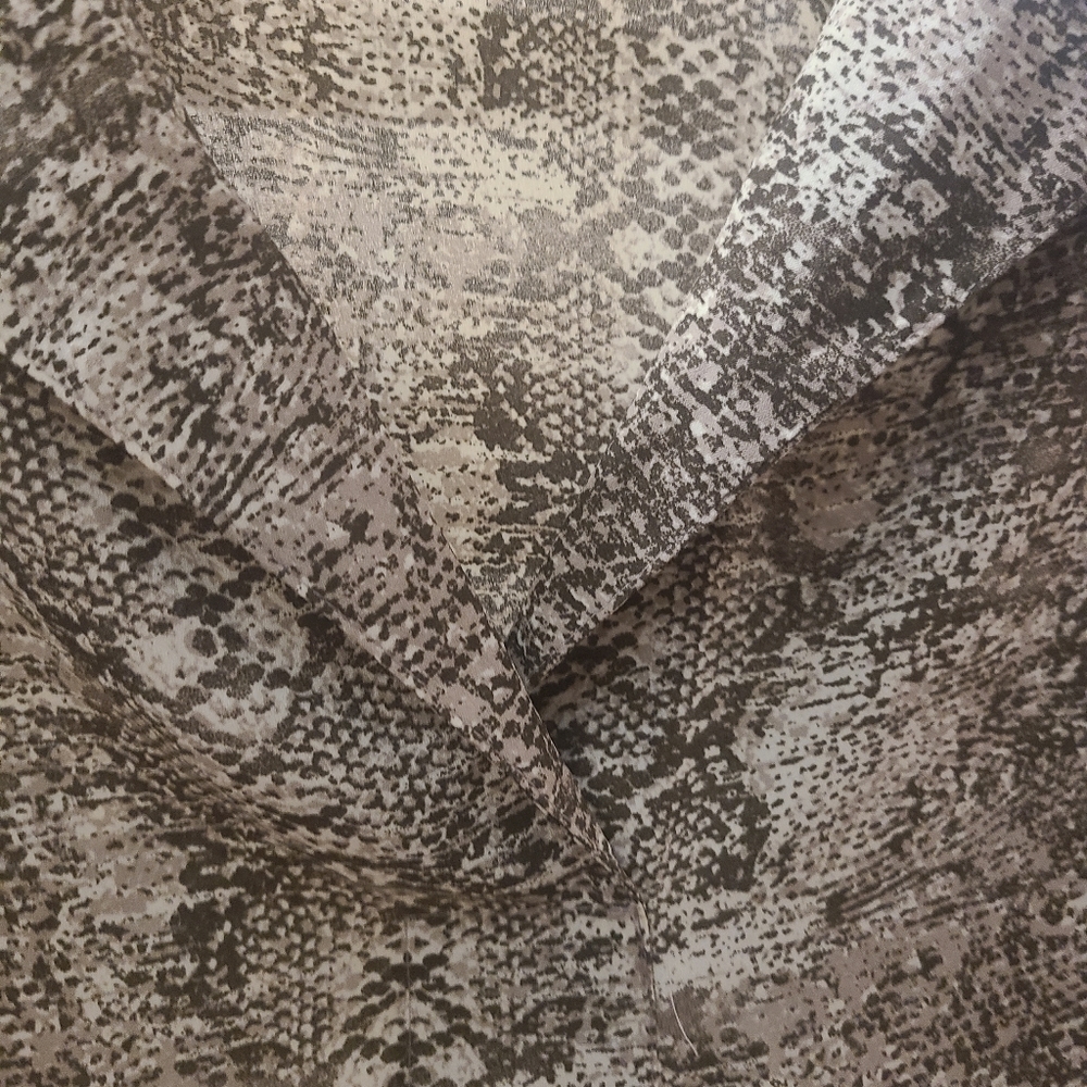 DR2 Snake Pattern Blouse - Picture 3 of 3